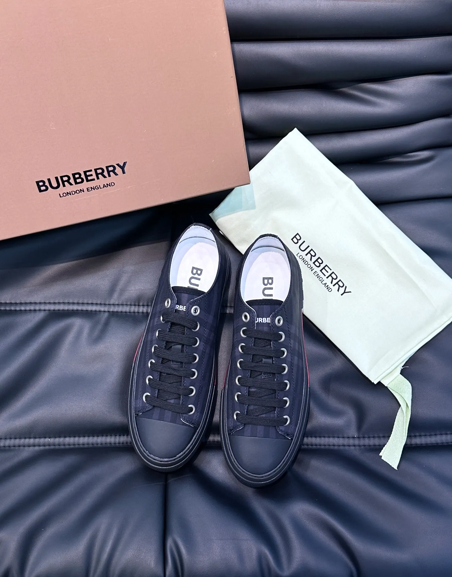 Men's shoes 💰p380 "BURBERR*" men's classic low-top sneakers, reinterpreted with Vintage retro plaid cotton material and decorated with a new brand logo. First-layer sheepskin lining, embossed Burberry lettering logo on the heel, T men's shoes 💰pU original outsole! Size: 38-44 (45 customized)